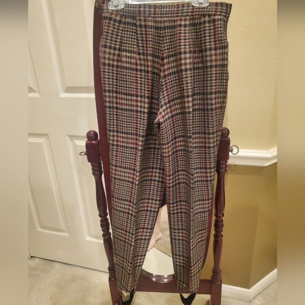 Classic Womans Ski  Pants.  waist measurement is approximately 21 inches. 